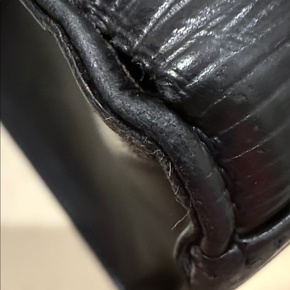 LOUIS VUITTON Epi Croisette Tote Bag Black - Picture 14 of 17